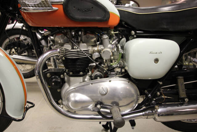 1959 Triumpoh Bonneville tangerine motor LHS
