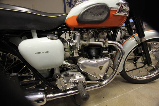 1959 Triumpoh Bonneville tangerine motor RHS