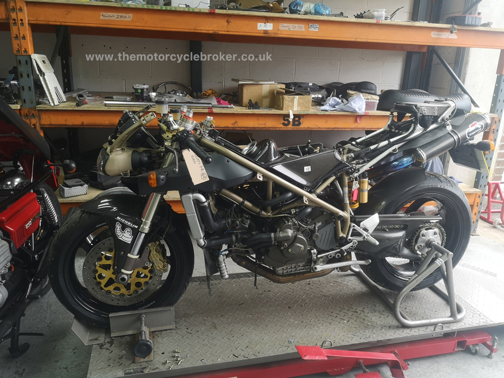 Two Ducati 916 SPS Foggy Replicas examination
