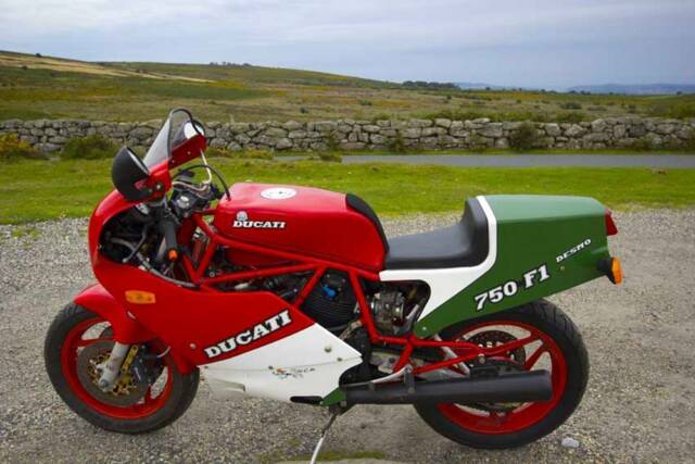 Ducati 750F1 tricolor LHS