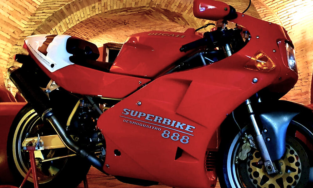 Ducati 888 SP4 RHS WHEBBIE