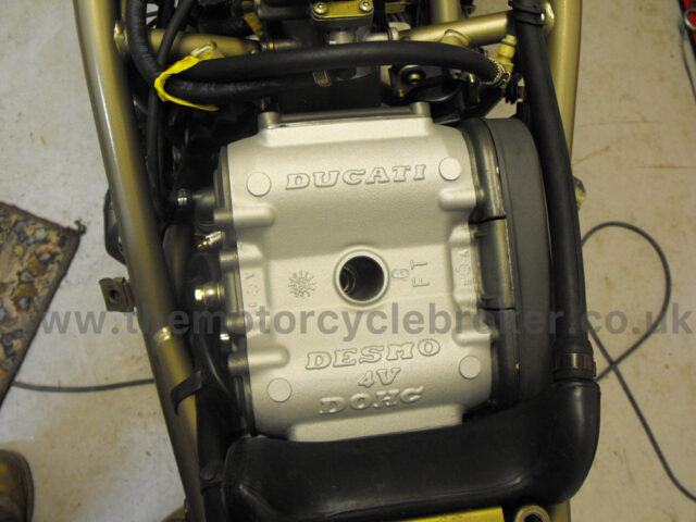 1994 Ducati 916SP Rear cylinder painted 1 1