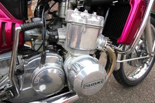 Suzuki GT750J motor RHS