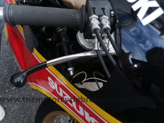 Suzuki RG500 MK4 throttle control